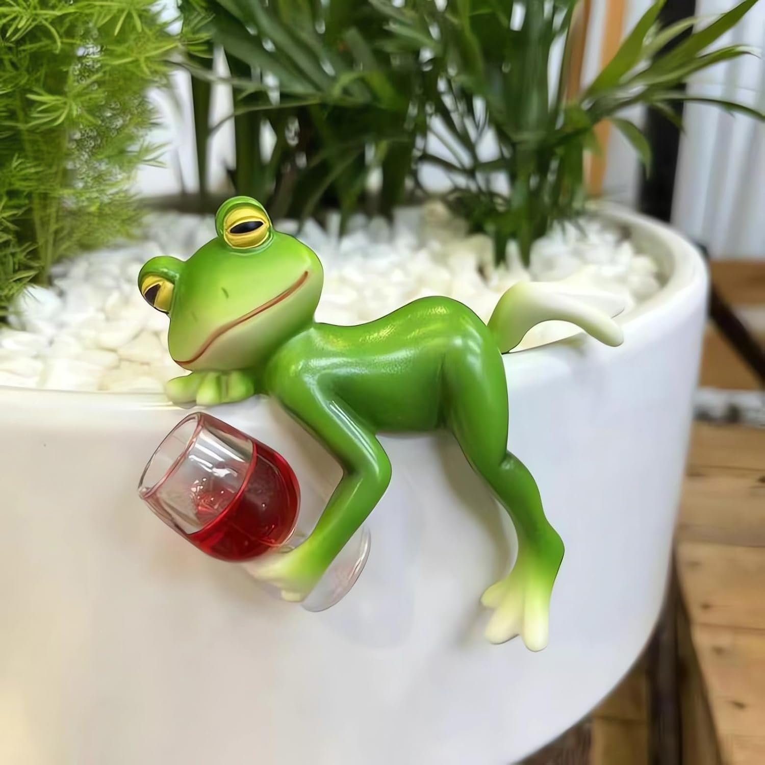 Miniature Frog Figurines Plant Decorations for Pots, Funny Frog Garden Decor Outdoor Gifts Women Frog Statue Planter Hugger for Flower,Yard,Lawn Ornament,3.94″x2.12″x3.94