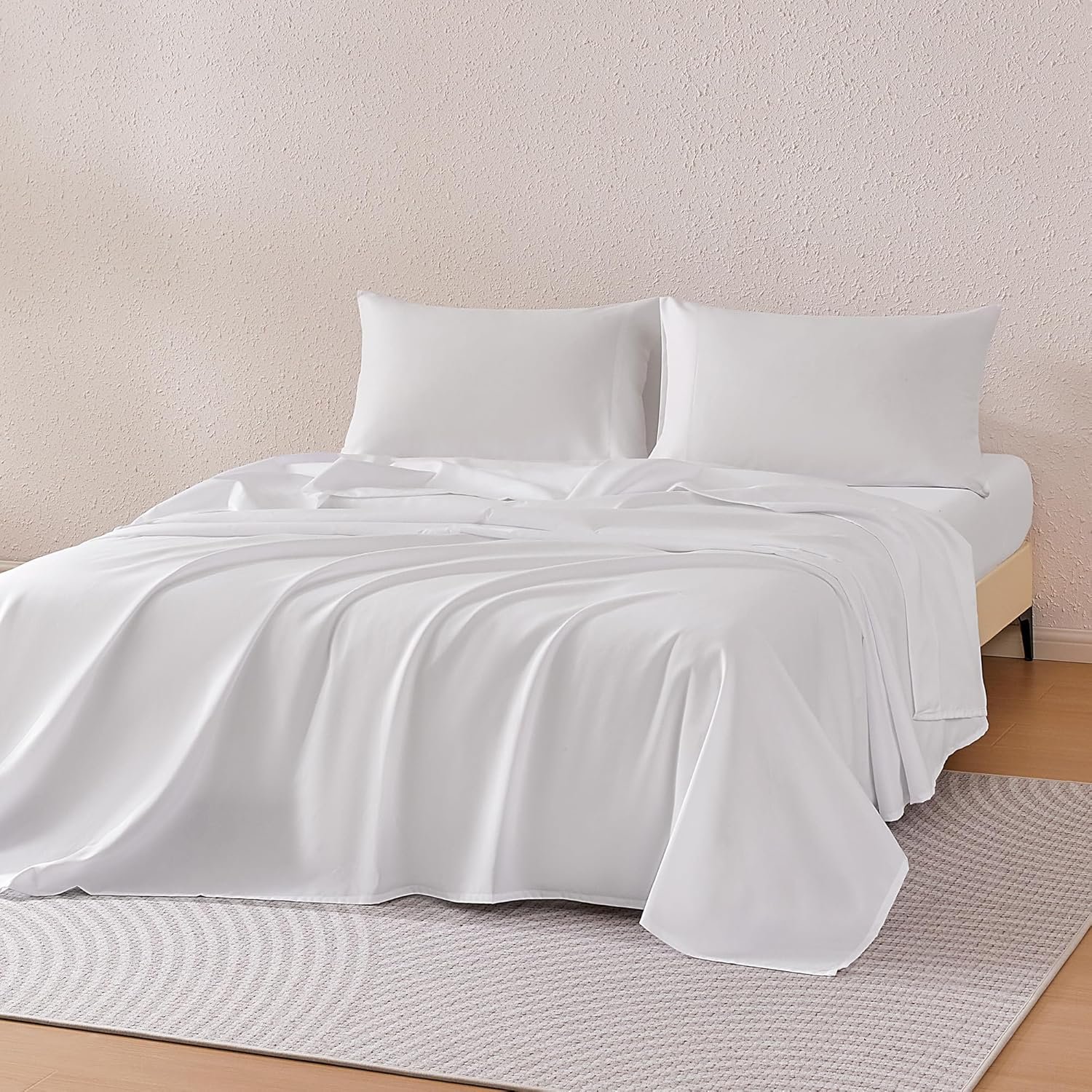 Amazon Basics Sheet Set Cationic 4-Piece Bedding Set, Wrinkle Free and Easy Fit, Easy Care Bedding with 1 Deep Pocket Fitted Sheet, 1 Flat Sheet, and 2 Pillowcases, Queen, White