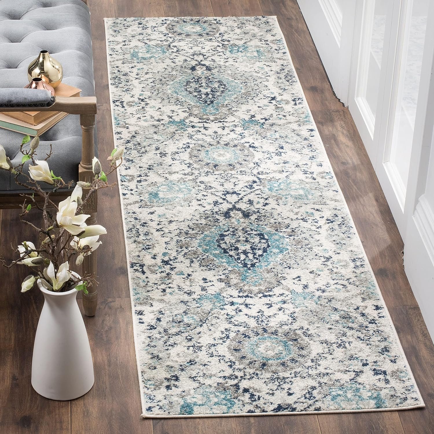 SAFAVIEH Madison Collection Runner Rug – 2’3″ x 6′, Cream & Light Grey, Boho Chic Glam Paisley Design, Non-Shedding & Easy Care, Ideal for High Traffic Areas in Living Room, Bedroom (MAD600C)